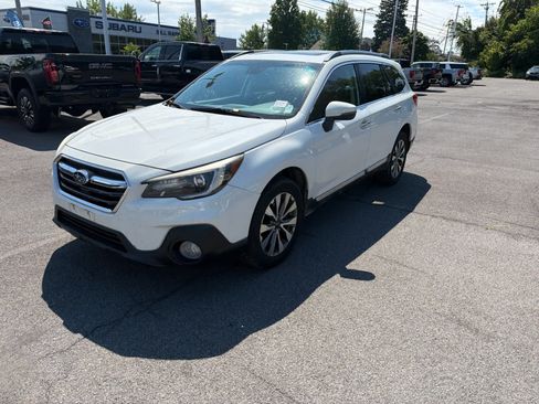 Used 2019 Subaru Outback 3.6R Touring AWD/4WD image 5
