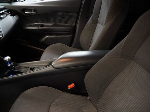 Used 2018 Toyota C-HR XLE image 7