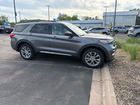 Used 2021 Ford Explorer XLT w/ Equipment Group 202A AWD/4WD image 19