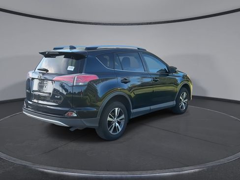Used 2018 Toyota RAV4 XLE FWD image 8