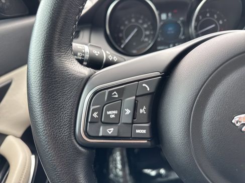 Used 2019 Jaguar E-PACE SE image 42