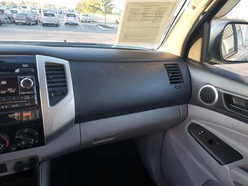 Used 2012 Toyota Tacoma 4x4 Access Cab image 23