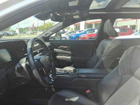 Used 2024 Toyota Crown Platinum image 5