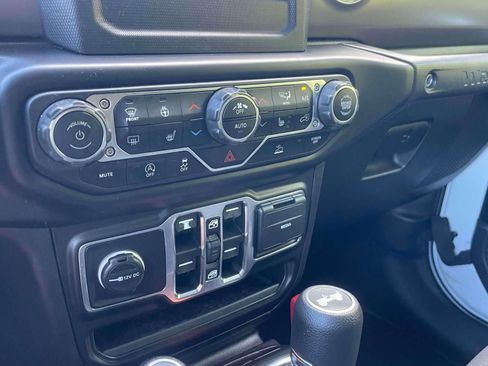 Used 2021 Jeep Wrangler Unlimited Sport AWD/4WD image 28