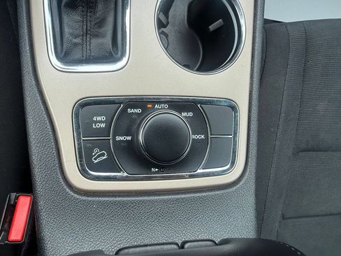 Used 2017 Jeep Grand Cherokee Laredo w/ Quick Order Package 23E AWD/4WD image 26