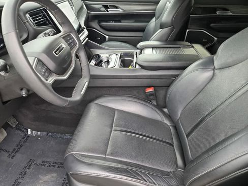 Used 2024 Jeep Wagoneer L Series II w/ Flexible Seating Group AWD/4WD image 17