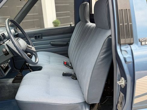 Used 1988 Toyota Pickup 4x4 Regular Cab image 8