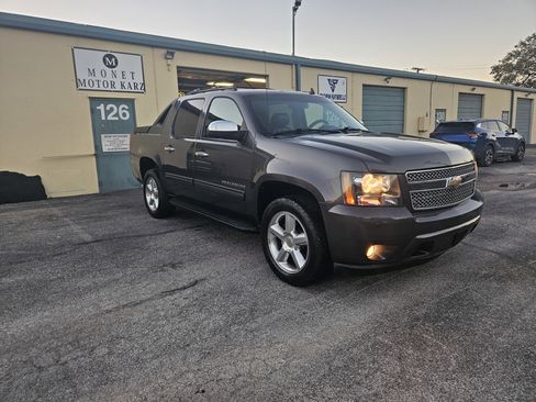 Used 2011 Chevrolet Avalanche LS w/ Regional Value Package image 2
