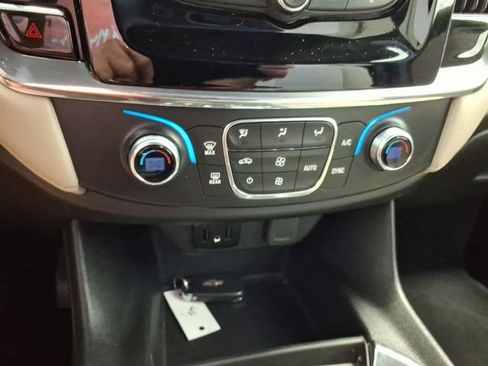 Used 2022 Chevrolet Traverse LS FWD image 20