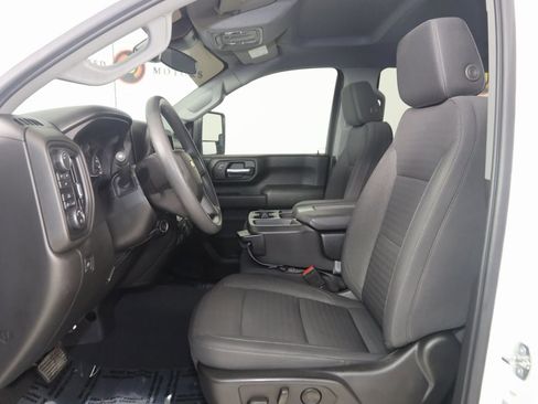 Used 2024 Chevrolet Silverado 2500 Custom w/ Custom Convenience Package image 9