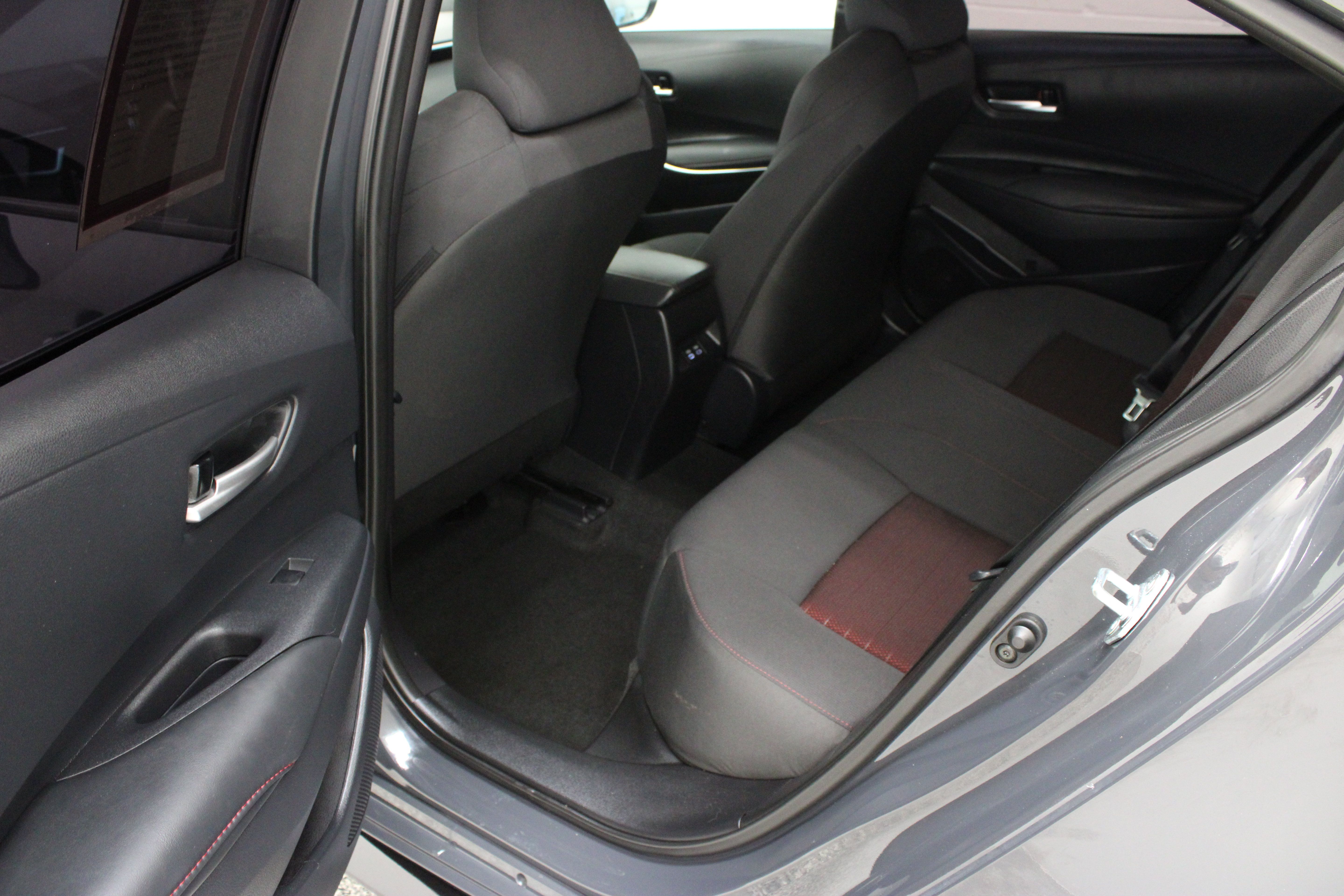 Used 2025 Toyota Corolla SE FWD image 25