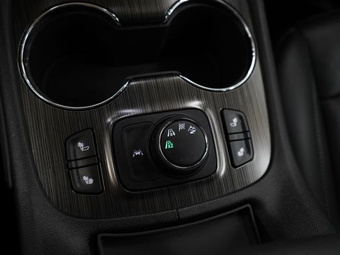 Used 2023 GMC Acadia SLT image 27