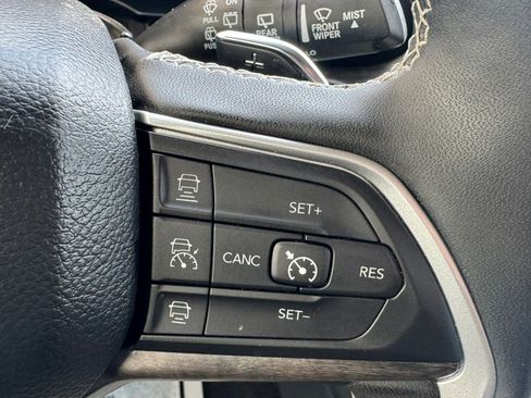 Used 2024 Jeep Grand Cherokee L Limited w/ Luxury Tech Group II image 18