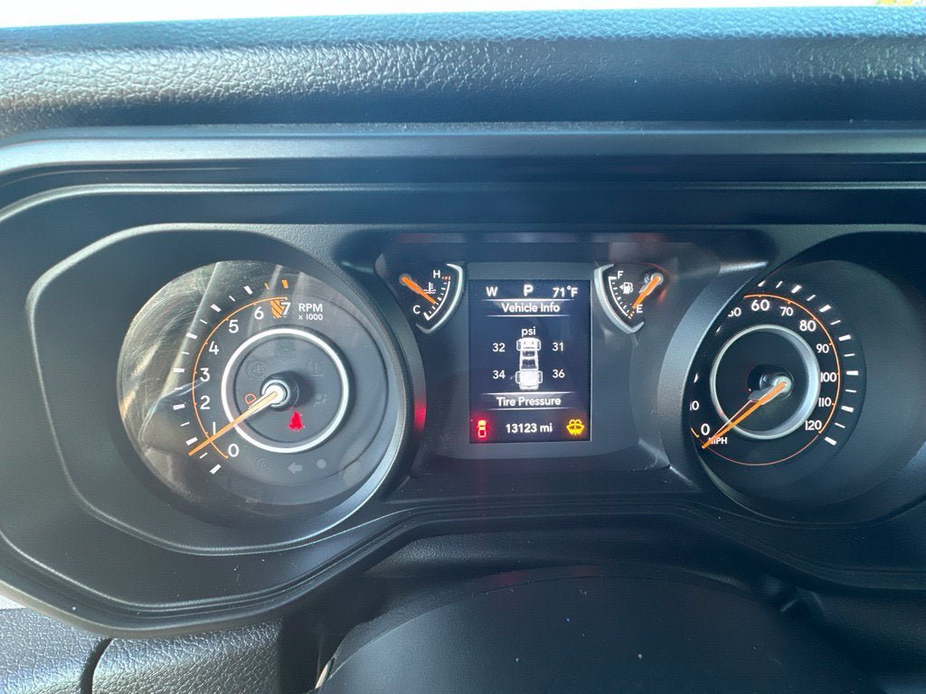 Used 2025 Jeep Gladiator Sport AWD/4WD image 11