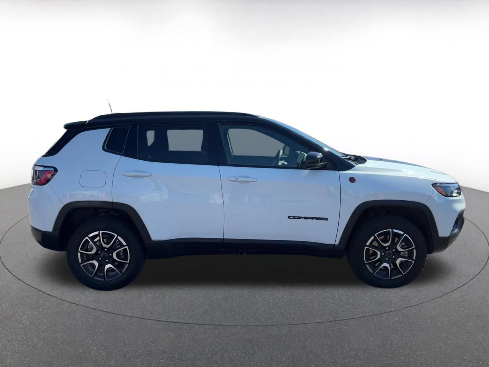 Used 2026 Jeep Compass Trailhawk AWD/4WD image 15