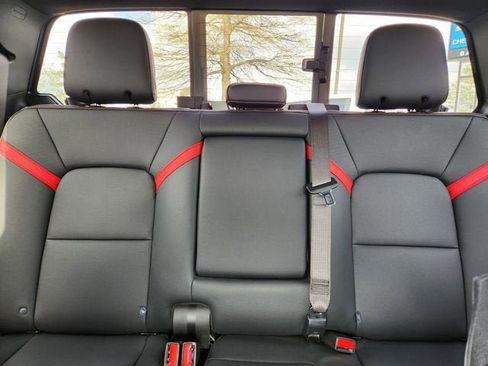 Used 2024 Chevrolet Colorado Z71 w/ Z71 Convenience Package 2 image 11