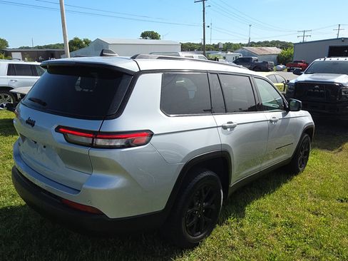 Used 2024 Jeep Grand Cherokee L Laredo AWD/4WD image 6