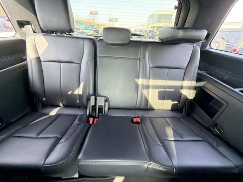 Used 2021 Ford Expedition XLT image 19