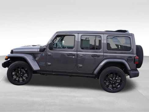 Certified 2025 Jeep Wrangler Unlimited Sahara w/ Safety Group image 10