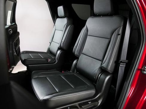 Used 2024 Chevrolet Tahoe Z71 w/ Luxury Package AWD/4WD image 5