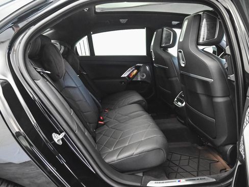 Used 2023 BMW i7 xDrive60 w/ Executive Package 2 image 36