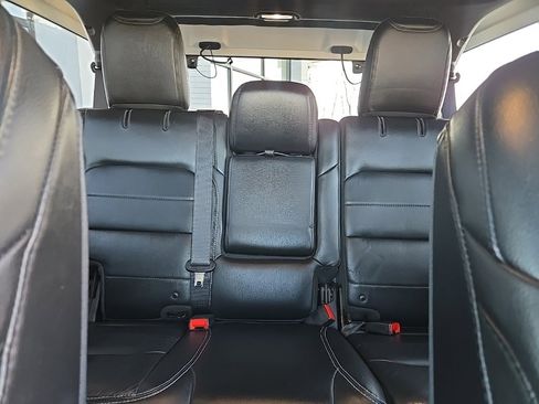 Used 2018 Jeep Wrangler Unlimited Sahara image 40