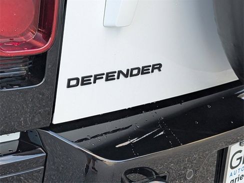 Used 2024 Land Rover Defender 110 X-Dynamic SE image 11