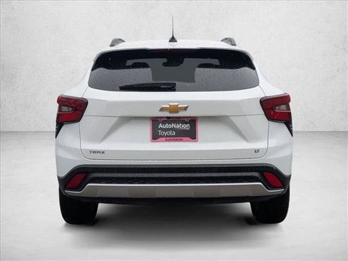 Used 2025 Chevrolet Trax LT w/ LT Convenience Package image 7