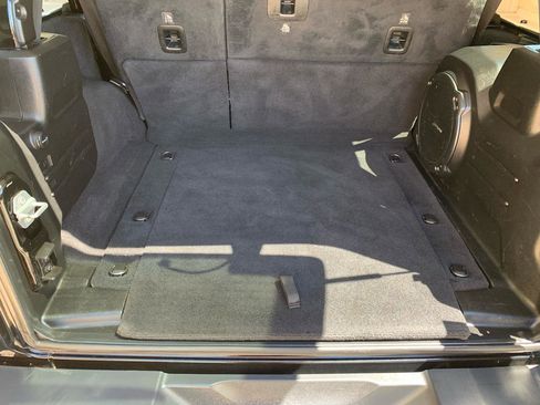 Used 2019 Jeep Wrangler Unlimited Sahara AWD/4WD image 18