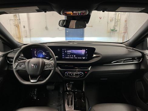 Used 2025 Buick Envista Sport Touring image 31