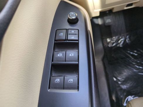 Certified 2016 Toyota Highlander XLE FWD image 25