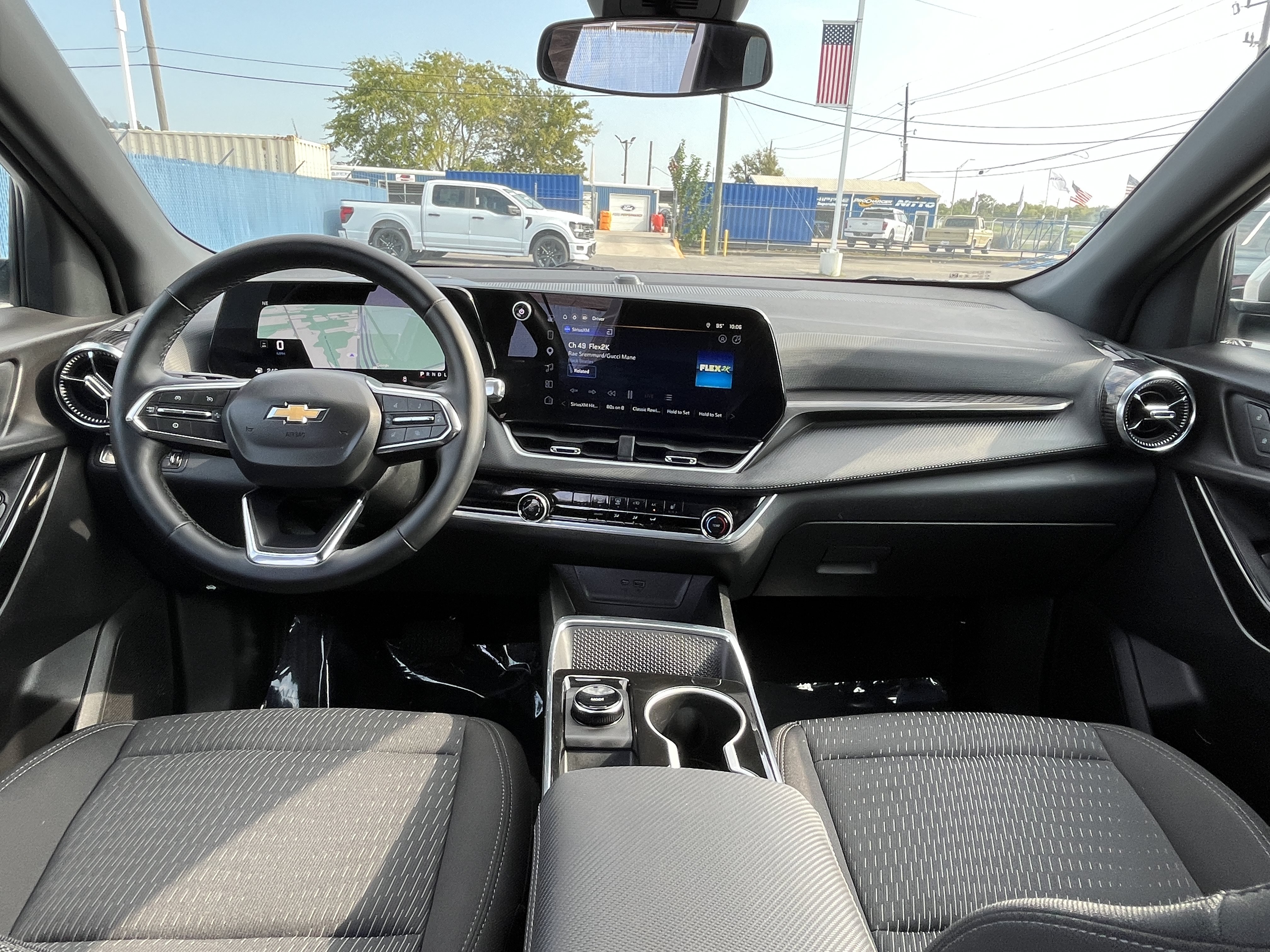 Used 2026 Chevrolet Equinox LT AWD/4WD image 32