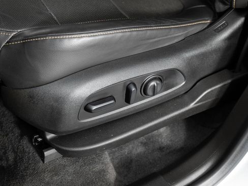 Used 2020 Chevrolet Traverse Premier w/ Redline Edition AWD/4WD image 16