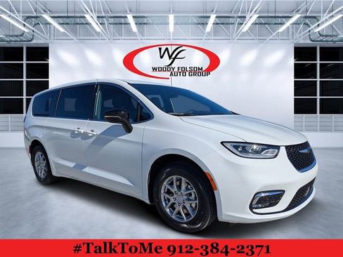 New 2026 Chrysler Pacifica Select FWD image 1