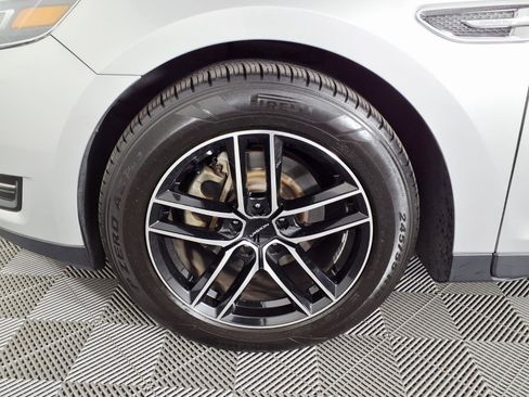 Used 2016 Ford Taurus SEL FWD image 7