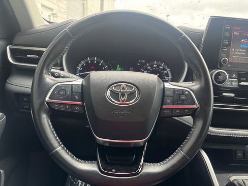 Used 2021 Toyota Highlander XLE image 20