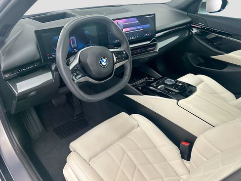 Used 2025 BMW 530i w/ Premium Package RWD image 4