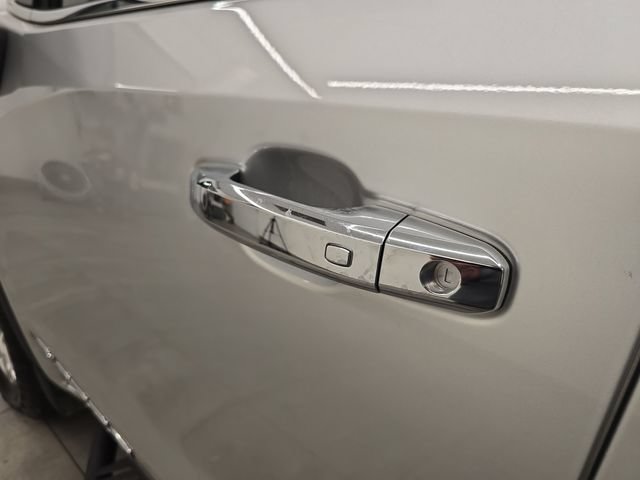 Used 2022 GMC Sierra 1500 SLT w/ Driver Alert Package I AWD/4WD image 23