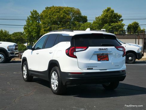 Used 2023 GMC Terrain SLE w/ Driver Convenience Package image 10