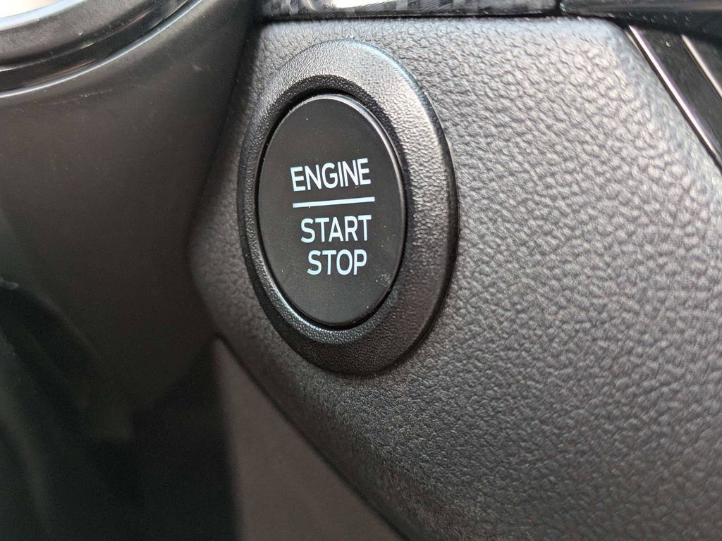 Used 2025 Ford Escape ST-Line FWD image 26
