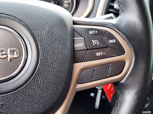 Used 2017 Jeep Cherokee Latitude w/ Safety/Convenience Group image 23