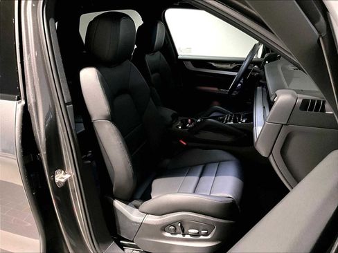 Used 2026 Porsche Cayenne image 22