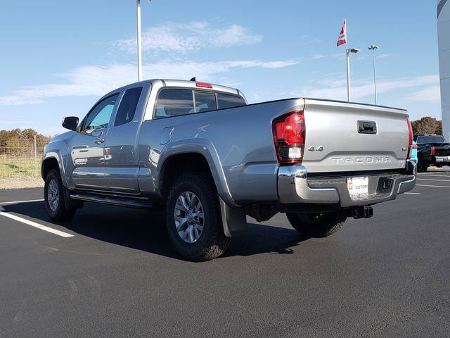 Used 2018 Toyota Tacoma SR5 AWD/4WD image 8