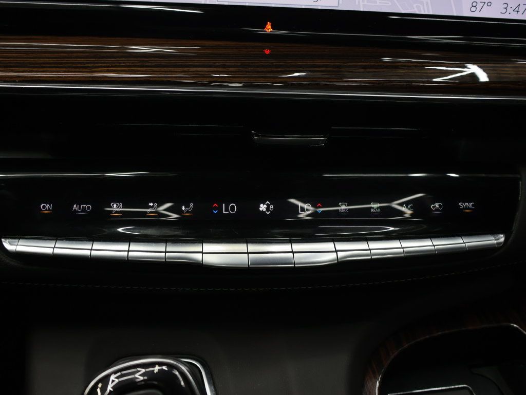 Used 2022 Cadillac Escalade Premium Luxury AWD/4WD image 27