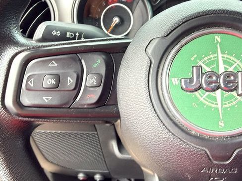 Used 2022 Jeep Gladiator Sport AWD/4WD image 7