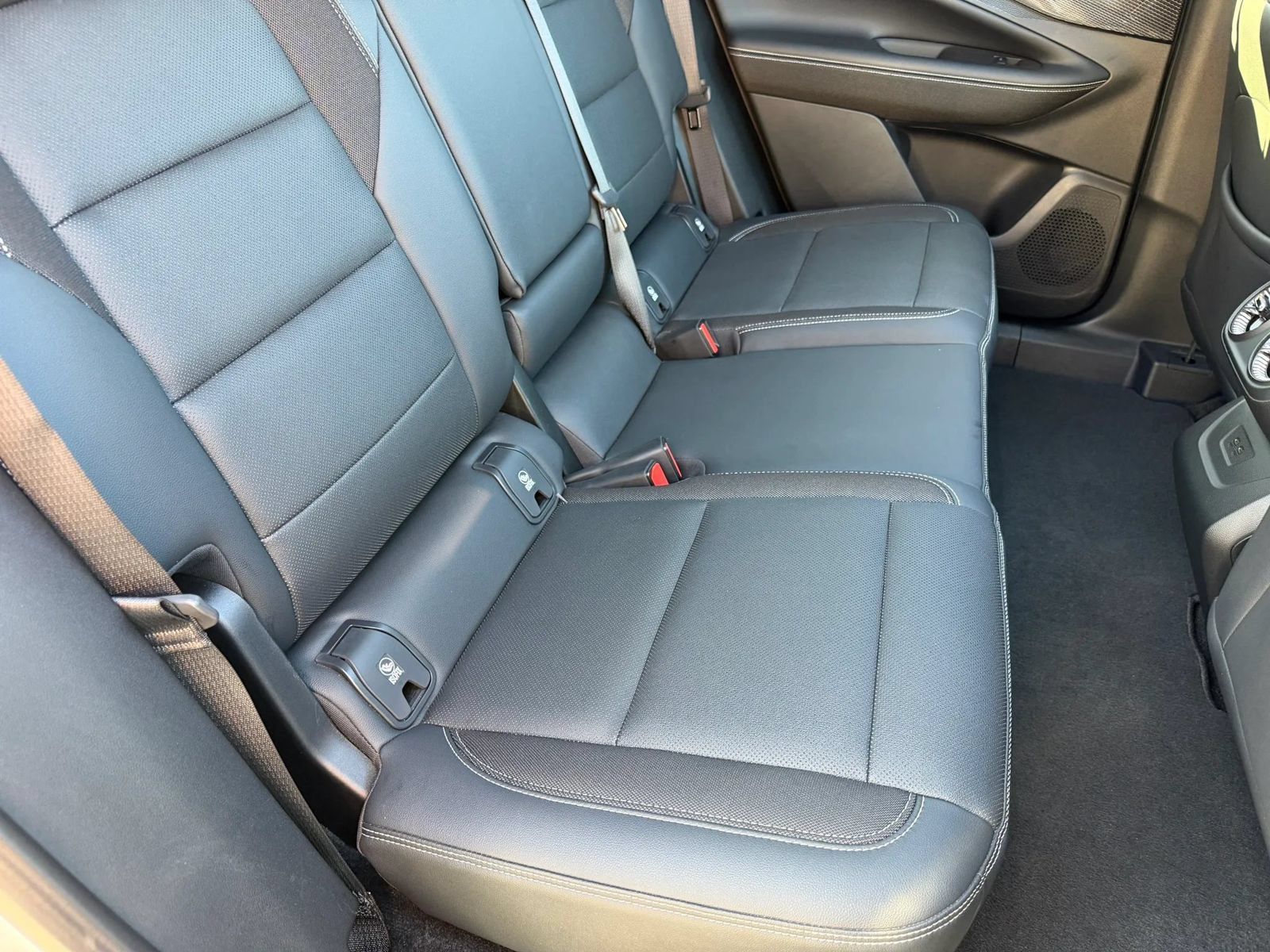 Used 2024 Chevrolet Blazer EV LT AWD/4WD image 27