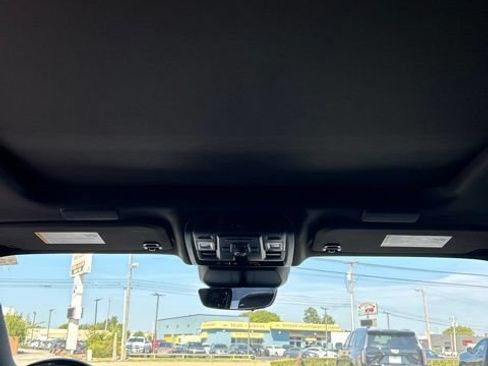 Used 2023 Cadillac Escalade Premium Luxury AWD/4WD image 24