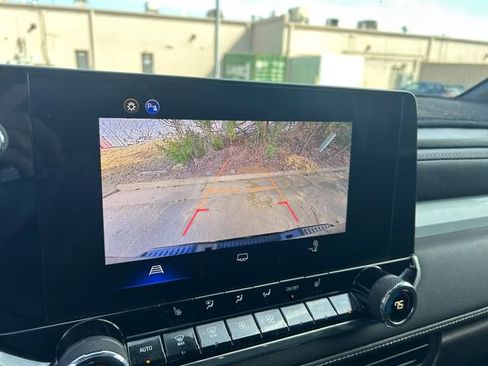 Used 2025 Chevrolet Colorado LT image 18