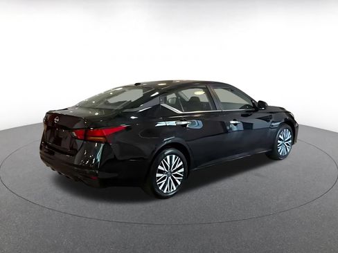 Used 2025 Nissan Altima 2.5 SV FWD image 10