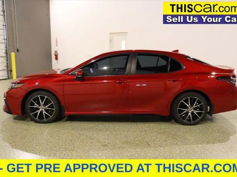 Used 2022 Toyota Camry SE image 4